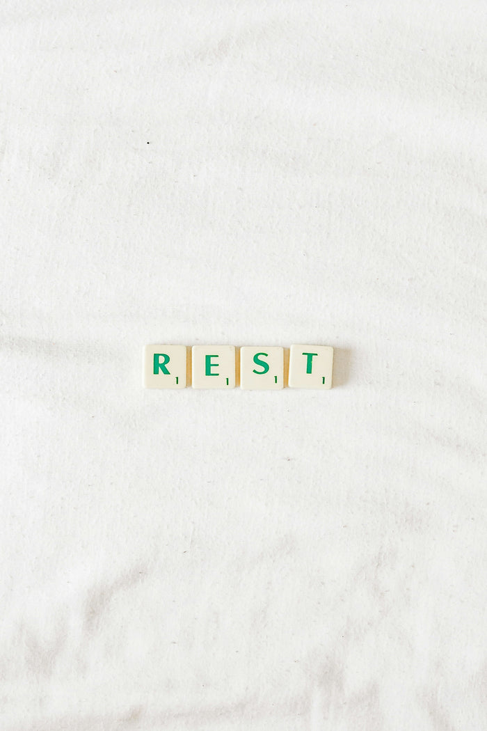 ¿Cómo ayuda el triptófano a un mejor descanso junto a la hidratación con Irio Sleep?